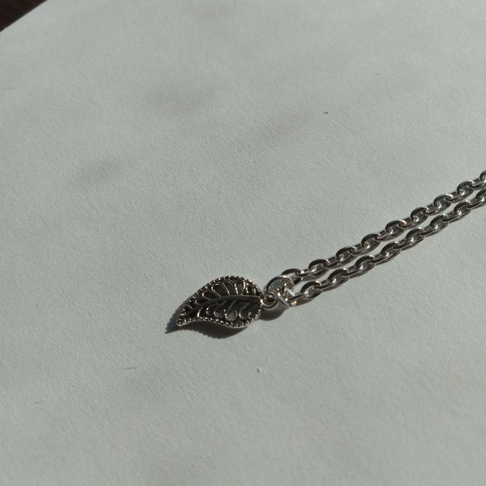 5/$25 Leaf charm necklace 9 inches - Picture 3 of 5